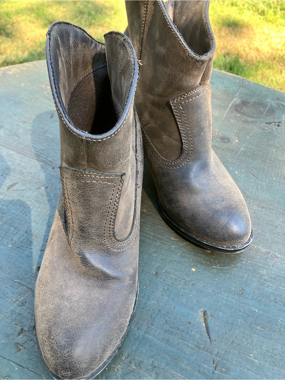 Rocket Dog Gray Ankle Booties 2.5 inch Heels Size 7 Great Condition
